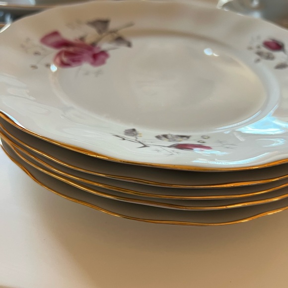 an exquisite porcelain china dining set, made in Poland in 1980. - Picture 10 of 16